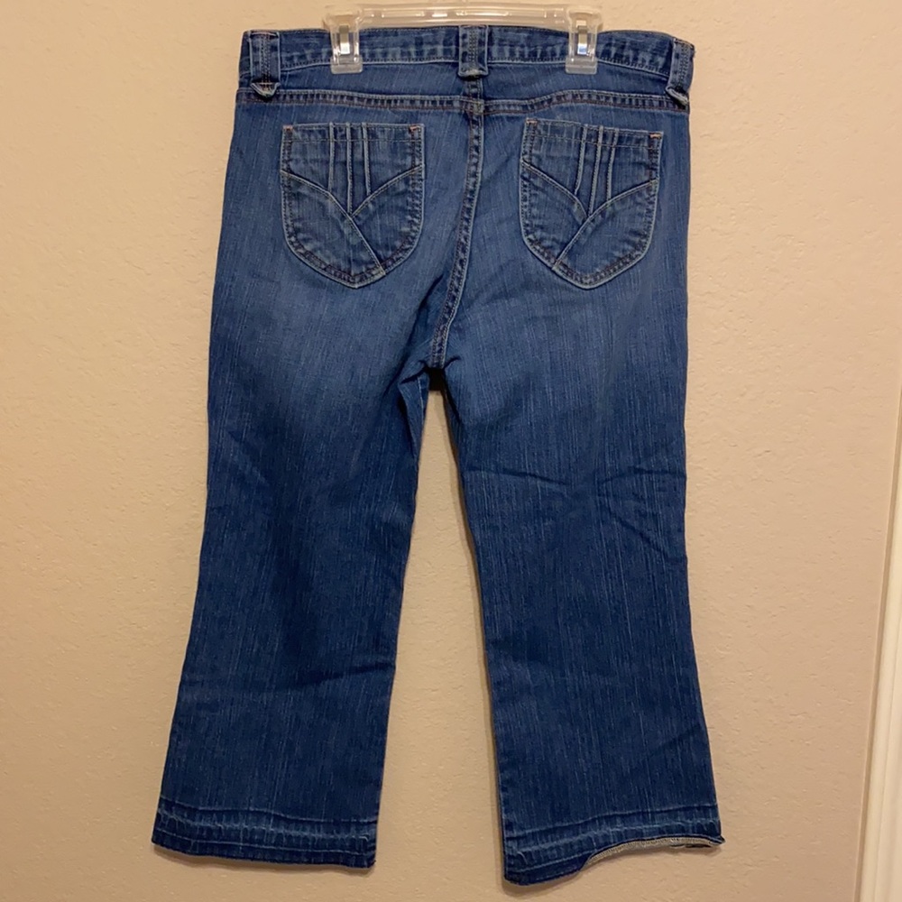 GAP Low Rise Cropped Jeans - Picture 2 of 3